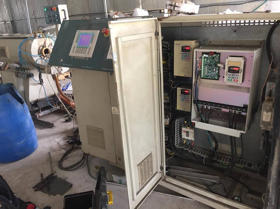 Bảo trì hệ thống điện biến tần cho máy đùn nhựa